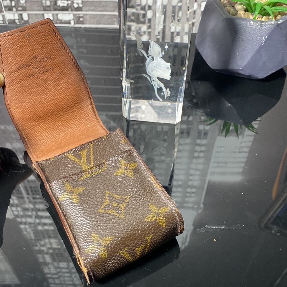 Authentic Louis Vuitton Monogram Case - Picture 11 of 16